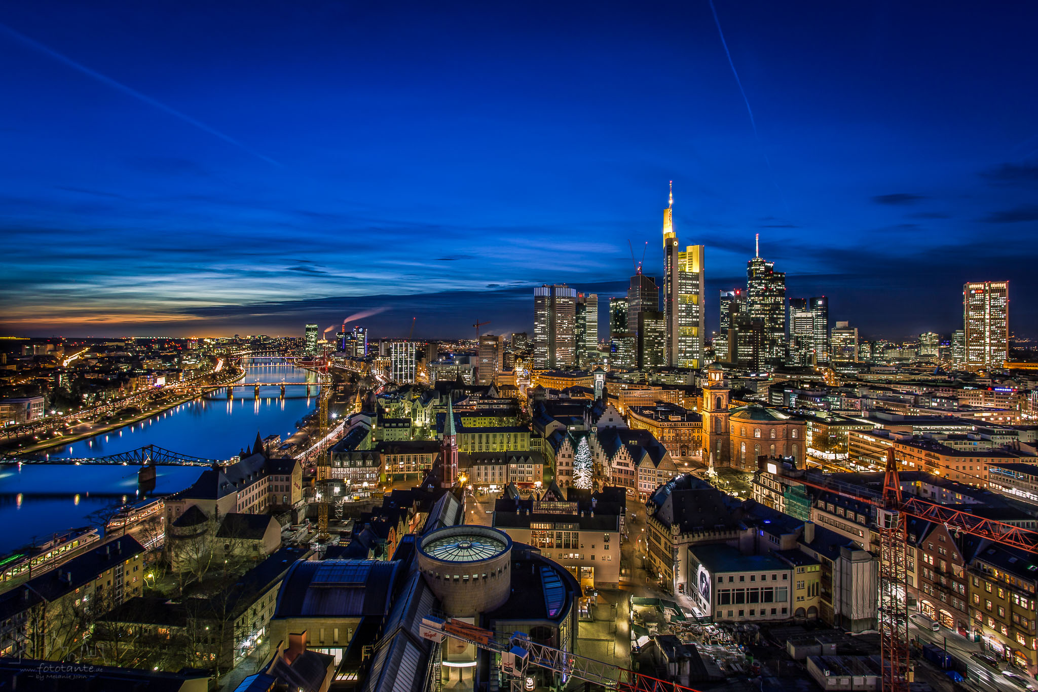 Frankfurt-Skyline-Dom-blaue-Stunde.jpg#asset:1489